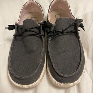 Hey Dudes women’s 8